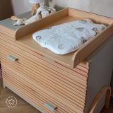 Cambiador ajustable de madera de haya INFINITY en color natural