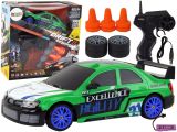 Coche Deportivo Teledirigido R/C 1:24 Verde con Ruedas Intercambiables