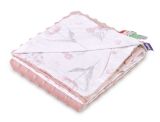 Manta Minky de Sensillo en color rosa suave, perfecta para arropar al bebé.
