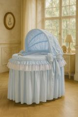 Cuna moisés de mimbre con capota azul Little Prince – vista frontal
