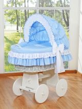 Cuna Moisés de Mimbre Bellamy con Capota Ajustable – Blanca con Ropa Azul y Base con Ruedas