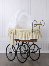 Cuna moisés retro de mimbre Christine natural con textil beige – vista frontal