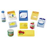 Cesta de mimbre con 10 productos alimenticios y de limpieza de madera, de Goki2