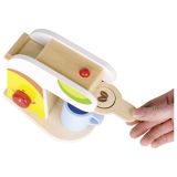 Cafetera con accesorios de madera de juguete, de Goki3