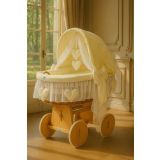 Capazo de Mimbre Natural con Dosel Amelie + Ropa de Cama Color Crema – MY SWEET BABY en una habitacion