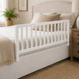 barrera de cama de madera blanca