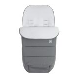 Saco cubrepies universal gris, ideal para abrigar a bebés en cochecitos y sillas de paseo de Kikkaboo.