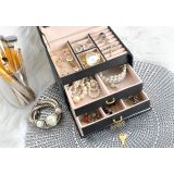 Cofre , caja para joyas negra