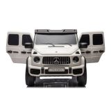 Niño conduciendo el Mercedes G63 XXL blanco en jardín con mando parental 2.4G