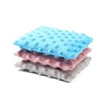 Almohada térmica con semillas de cereza, perfecta para aliviar molestias de mamás y bebés de forma natural.