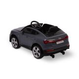 Descubre el Audi E-Tron Sportback eléctrico para niños, con tracción 4x4, luces LED, mando a distancia, asiento de polipiel y panel multimedia. Ideal para niños de 3 a 8 años.