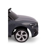 Descubre el Audi E-Tron Sportback eléctrico para niños, con tracción 4x4, luces LED, mando a distancia, asiento de polipiel y panel multimedia. Ideal para niños de 3 a 8 años.