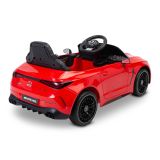 Vista lateral del coche eléctrico Toyz, diseño realista y moderno.