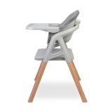 Silla alta Caretero Smartee utilizada en la cocina durante la hora de comer