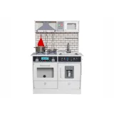Cocina de madera con accesorios