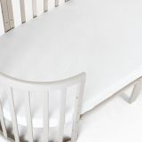 Colchón de coco Waldin en un entorno infantil seguro
