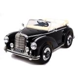 Detalle del salpicadero con LEDs y audio MP3 USB SD del Mercedes 300S negro