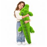 Cocodrilo de peluche en el sofá, un compañero amigable para los niños.