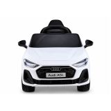 Audi A5L HL788 en el parque, listo para la aventura al aire libre.