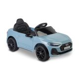 Audi A5L en el jardín, perfecto para los paseos de los pequeños