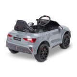 Audi RS3 Toyz con asiento de eco-cuero y cinturón de seguridad.
