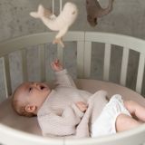 Cuna Waldin en un hermoso ambiente de habitación infantil