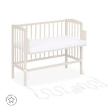 Cuna de colecho Waldin en uso, ideal para una noche tranquila.