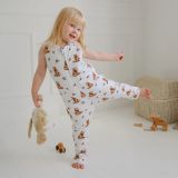 Saco de dormir Waldin en uso en una habitación infantil