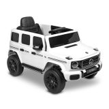 Coche Mercedes G580 en el parque, listo para la aventura.
