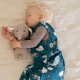 Saco de dormir de bambú Waldin en azul marino con diseño de ballenas
