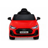 Coche eléctrico Audi A5L HL788 en uso, ideal para paseos al aire libre.