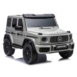 Coche eléctrico Mercedes G63 XXL DK-G63 en acción con luces encendidas