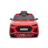 Audi RS6 infantil rojo, detalle interior ecopiel, puertas abatibles y volante ajustable