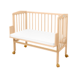 Cuna Waldin de madera con acabados en color natural, ideal para bebés.