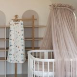 Saco de dormir Waldin en blanco, ideal para el descanso de bebés.