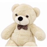 Gran oso de peluche en la habitación, ideal para decorar