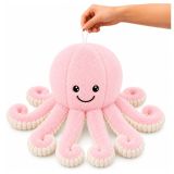 Octopus de peluche en un entorno infantil decorativo