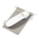 Termómetro Babyono en uso, ideal para medir la temperatura de bebés.