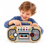 Tablero interactivo de radio con diseño colorido y materiales seguros.