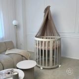 Estructura de madera del Dosel de tul Woody en color taupe.