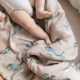 Edredón Waldin Ballenas utilizado en el dormitorio del bebé.