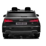 Coche infantil Audi Q5 en uso en el parque