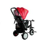 Triciclo PRO400 en uso por un niño en el parque.