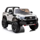 Coche eléctrico Lean Cars Toyota Hilux en color blanco con luces encendidas