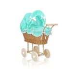 Carrito de muñecas de mimbre My Sweet Baby con ropa de cama mint