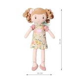 Muñeca Cuddly Lucy de Babyono acompañando a un niño en su aventura