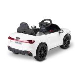 Coche Audi A5L, acabado en blanco con asiento de eco-cuero.