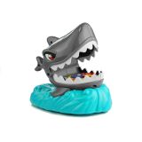 Jugadores disfrutando del Juego de Habilidad Crazy Shark en familia.