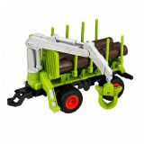 Modelo de tractor remolque forestal en acción para jugar en el jardín