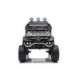 Detalle de la cabina elevada del Unimog S camo con puertas abiertas